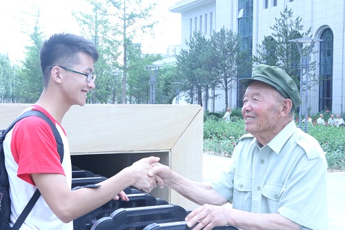 和老兵告别 和老兵告别